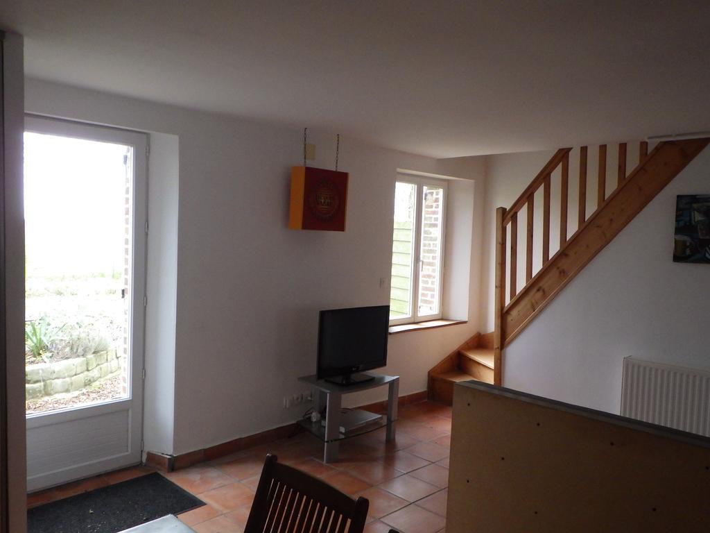 Les Gites Du Vieux Frene Longavesnes Zimmer foto