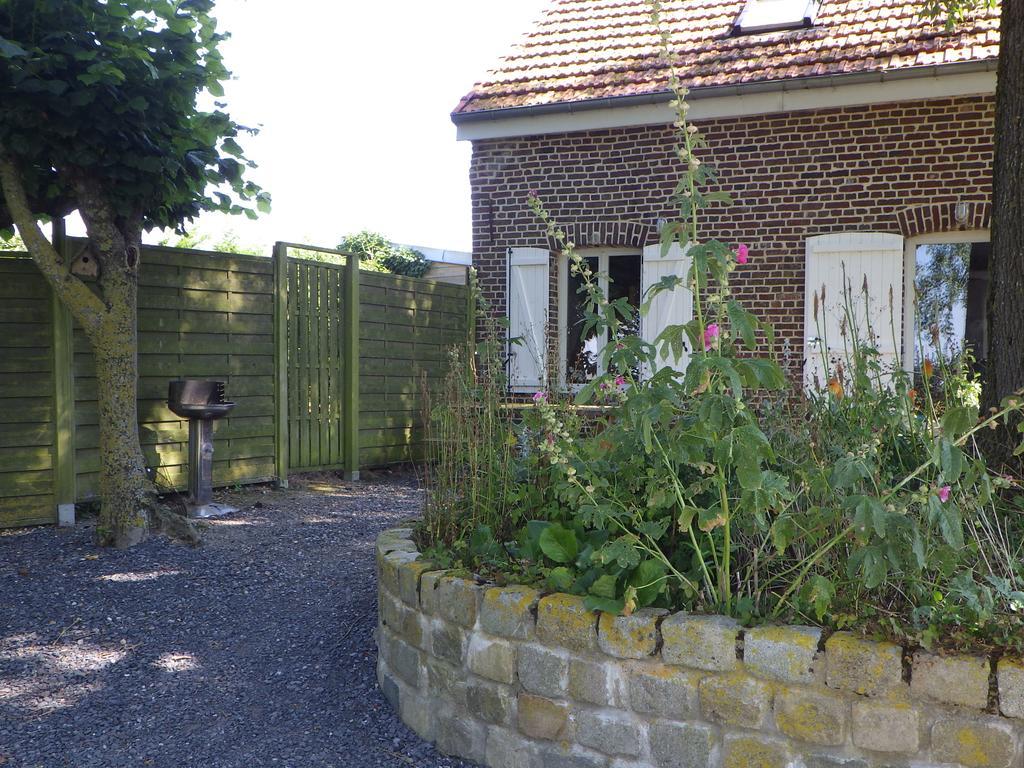 Les Gites Du Vieux Frene Longavesnes Exterior foto