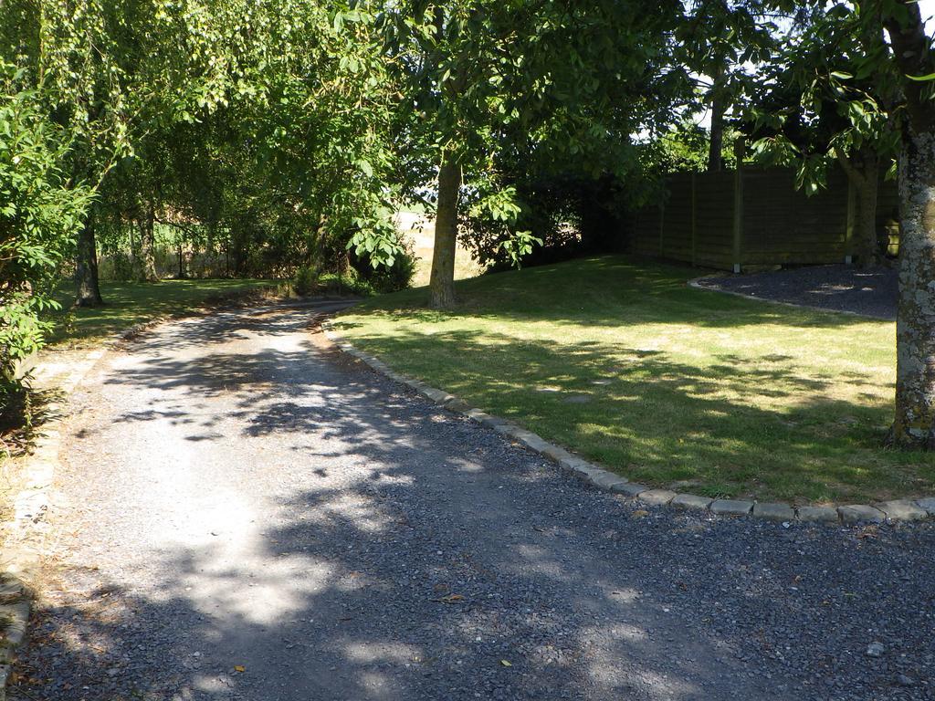 Les Gites Du Vieux Frene Longavesnes Exterior foto