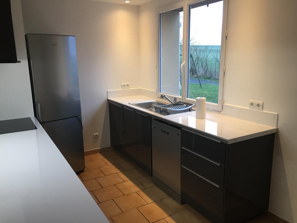 Les Gites Du Vieux Frene Longavesnes Exterior foto