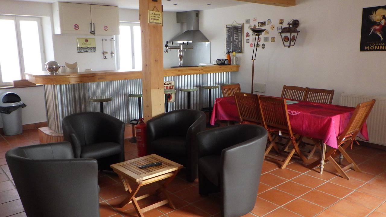 Les Gites Du Vieux Frene Longavesnes Exterior foto